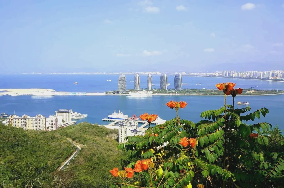 海南，热带天堂的多彩画卷